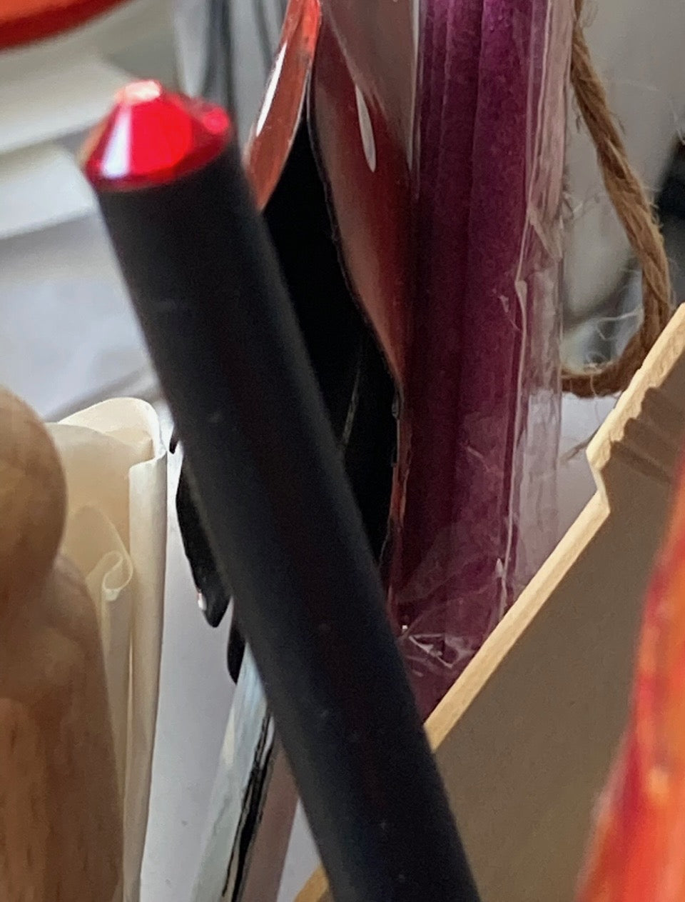 Frech steht dieser Stift heraus