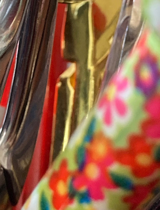 Wer sieht da heraus hinter all den Figuren